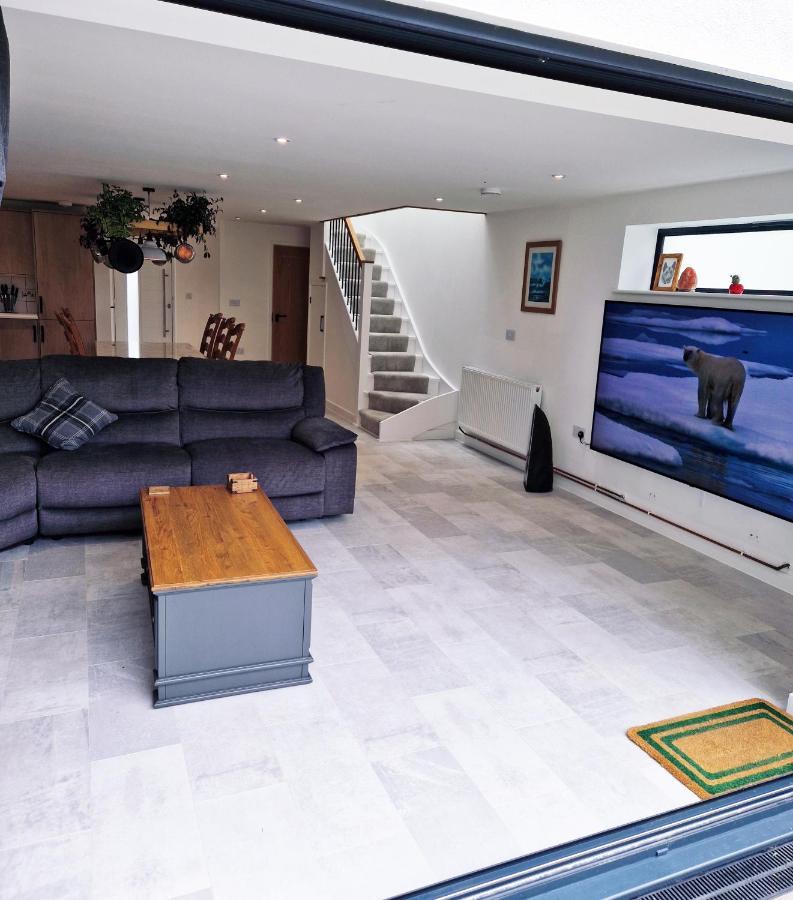 Town Location - 5 Min Walk To Beach - Dog Friendly Newquay  Luaran gambar