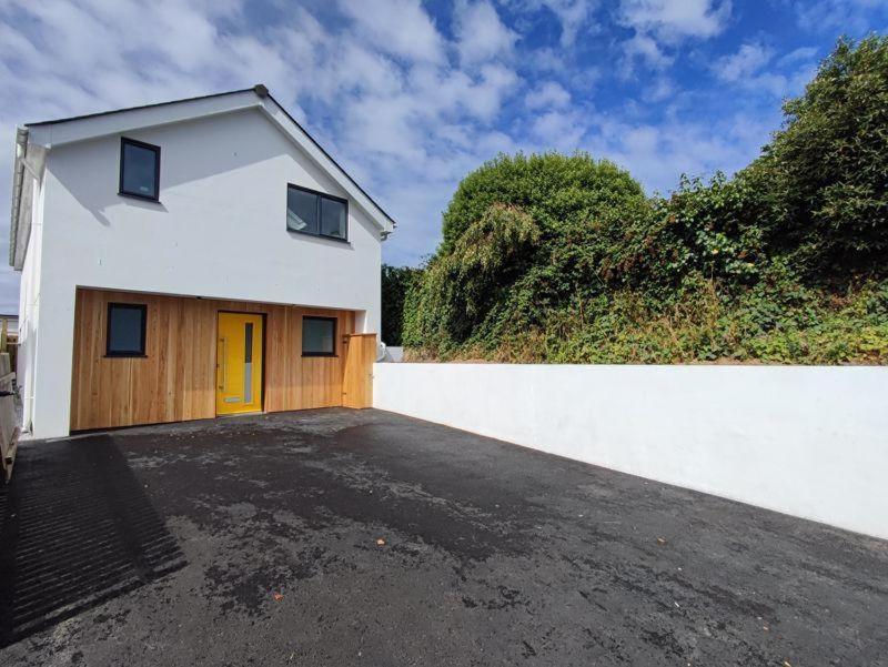 Town Location - 5 Min Walk To Beach - Dog Friendly Newquay  Luaran gambar